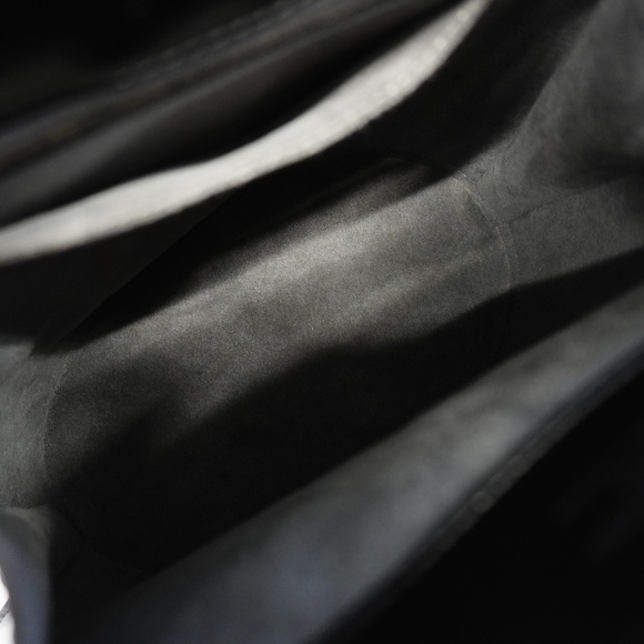 Louis Vuitton Epi Cluny Shoulder Bag - Picture 4 of 9